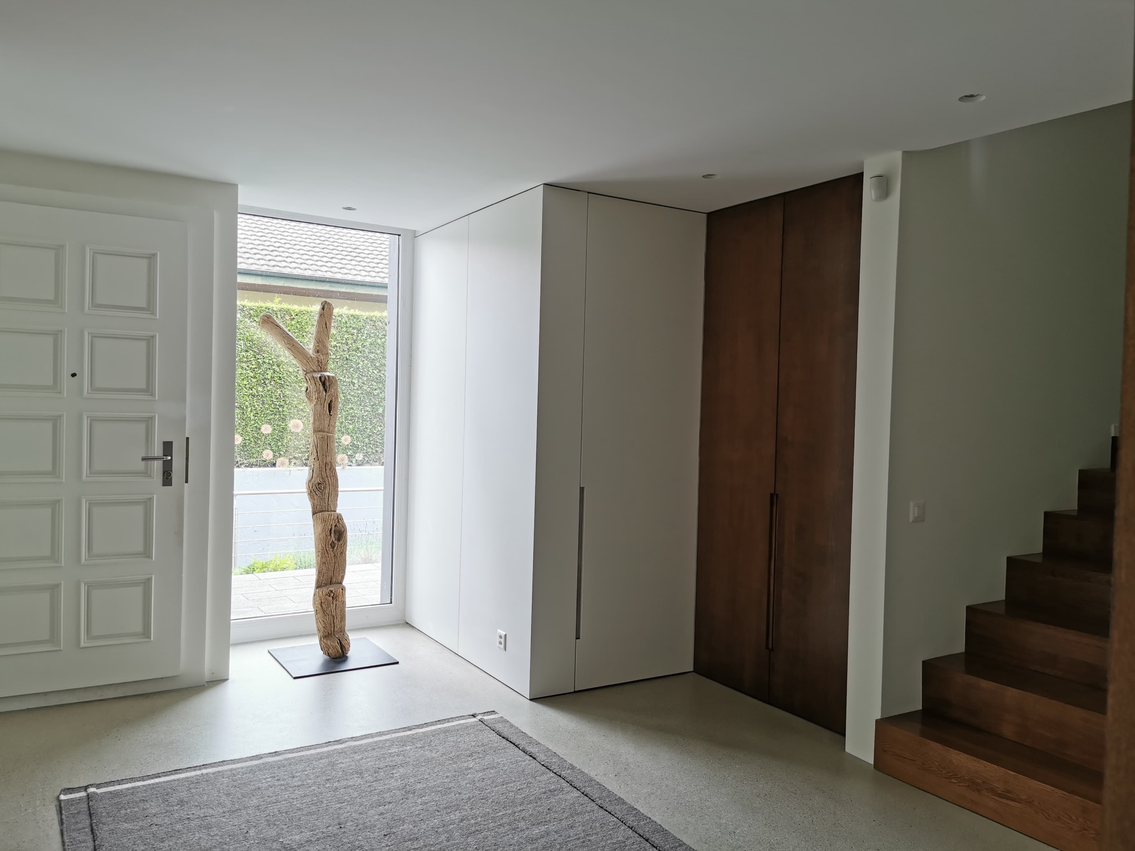 Intérieur contemporain minimaliste - Photo 1