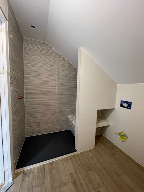 Douche moderne avec carrelage strié - Photo 3