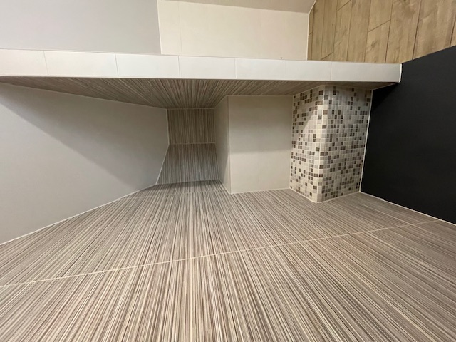 Douche moderne avec carrelage strié - Photo 4